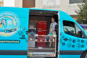 Logo for The Pet Treat Truck