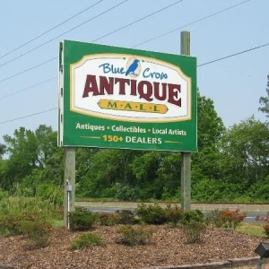 Sponsor Logo for Blue Crow Antique Mall