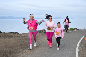 View Paparazzi on course: 5K and finish line in new tab