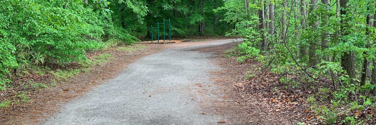 Oak Grove Lake Park gravel trail around the lake