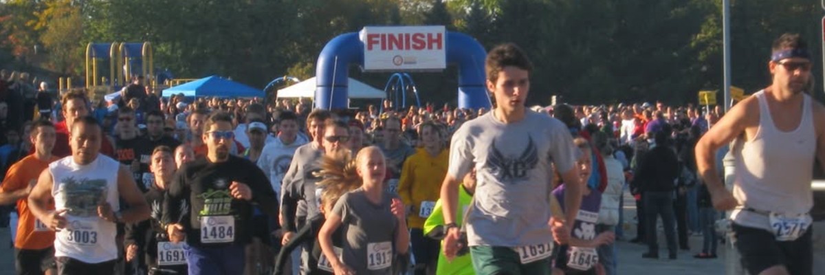 Runners at the Wolf Lake 5k