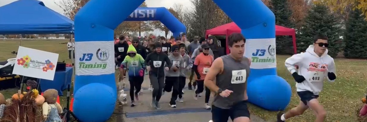 2025 Turkey Trot 5K - Belvidere North Music Boosters Start Line