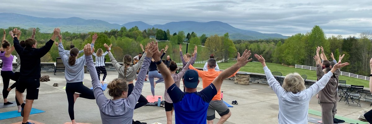 Yoga w Mountains in the background